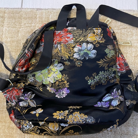 Small floral mini backpack - Picture 2 of 4